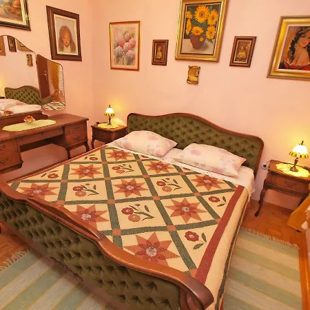 And 155 בית הארחה